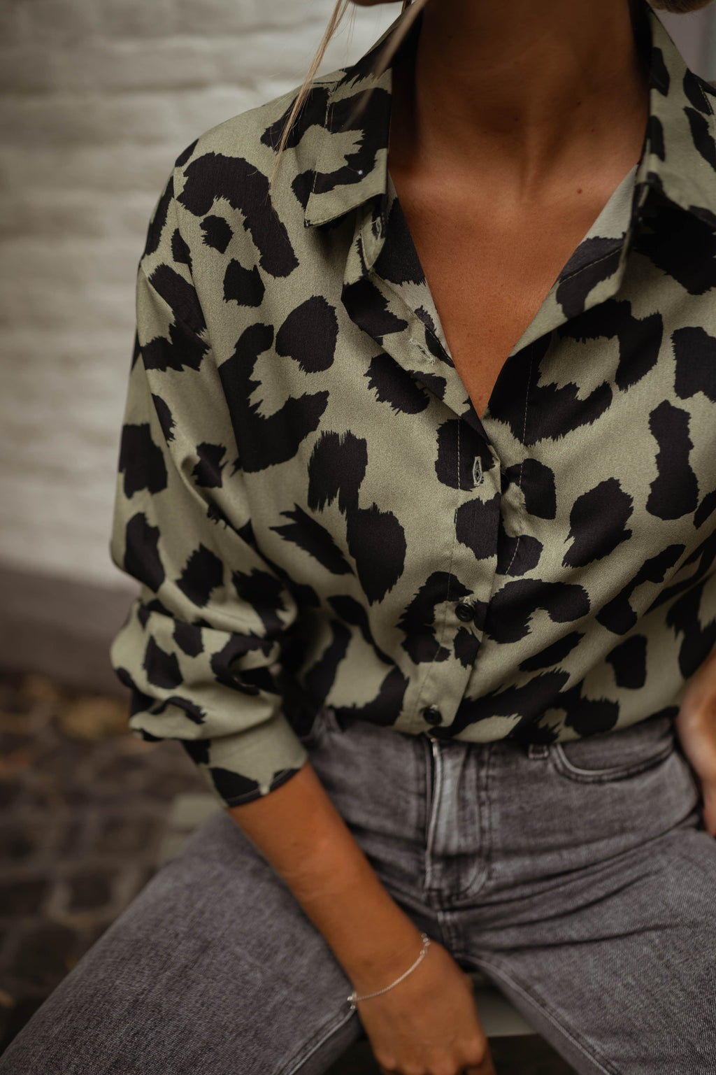 Tymou shirt - khaki with leopard pattern