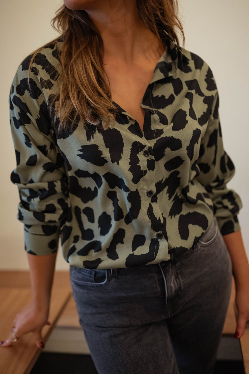 Tymou shirt - khaki with leopard pattern