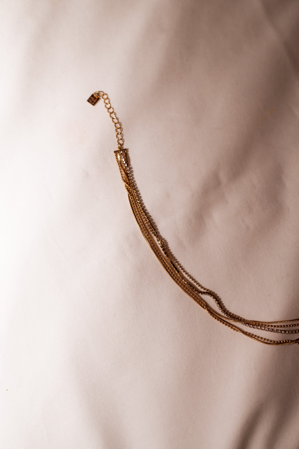 Mellora necklace - Golden and shiny